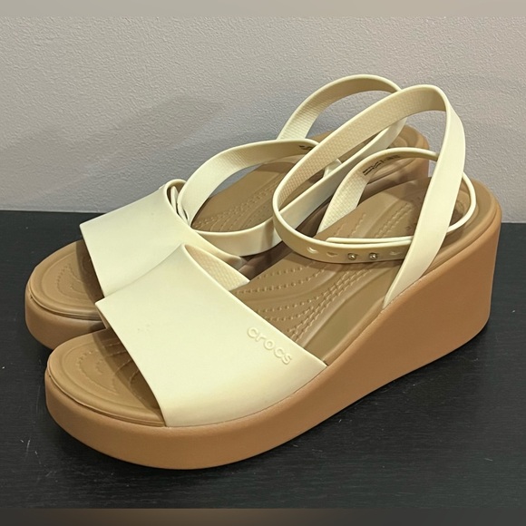 NWOT CROCS Women's Brooklyn Ankle Strap Cream and Brown Wedge Sandals - Picture 7 of 13